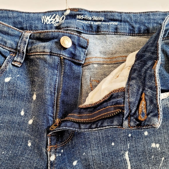 Distressed Jeans - Picture 6 of 12